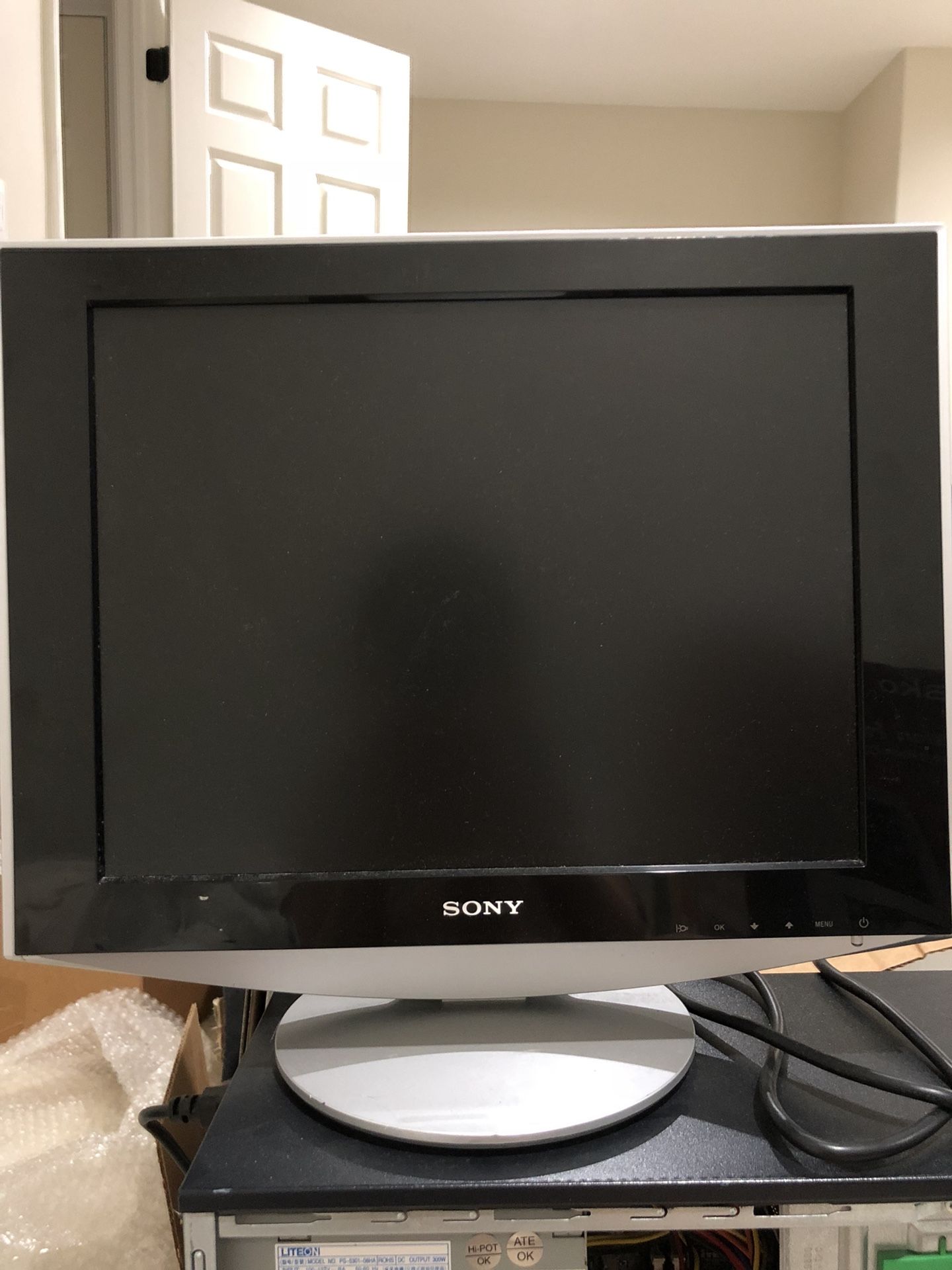 Sony 15 inch TFT LCD Color Monitor SDM-HS53