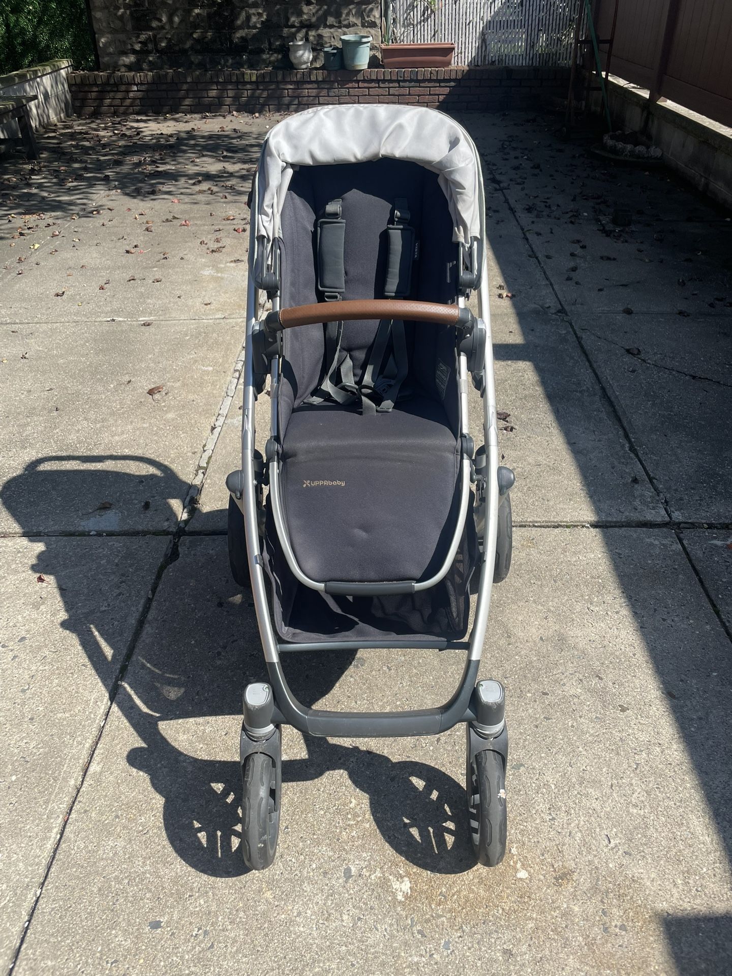 Uppababy Vista V2 – Emmett (Great Condition)