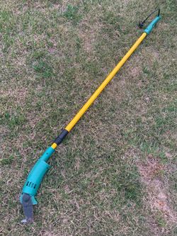 Electric pole  chainsaw with extendable height pole
