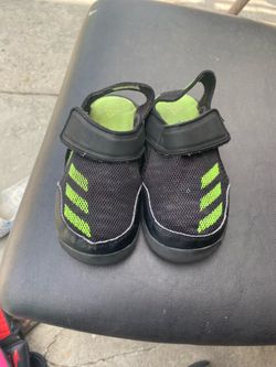 Chanclitas de  niños size  9K  adidas