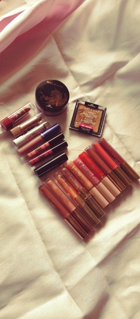 MAKE UP