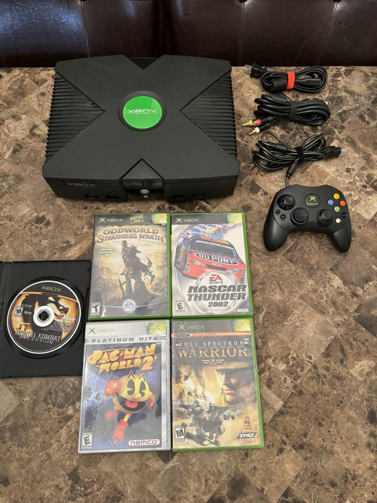 Original Xbox Console bundle with 5 games and 1 controller