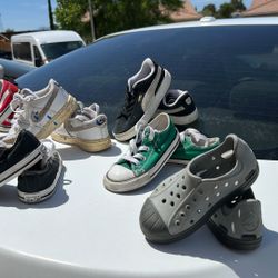 Assorted shoes 