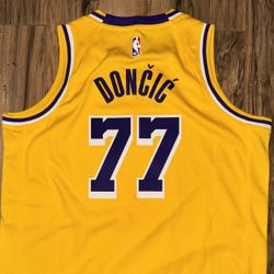 New Youth Size Large & XL LA Lakers Nike Luka Doncic Jerseys 