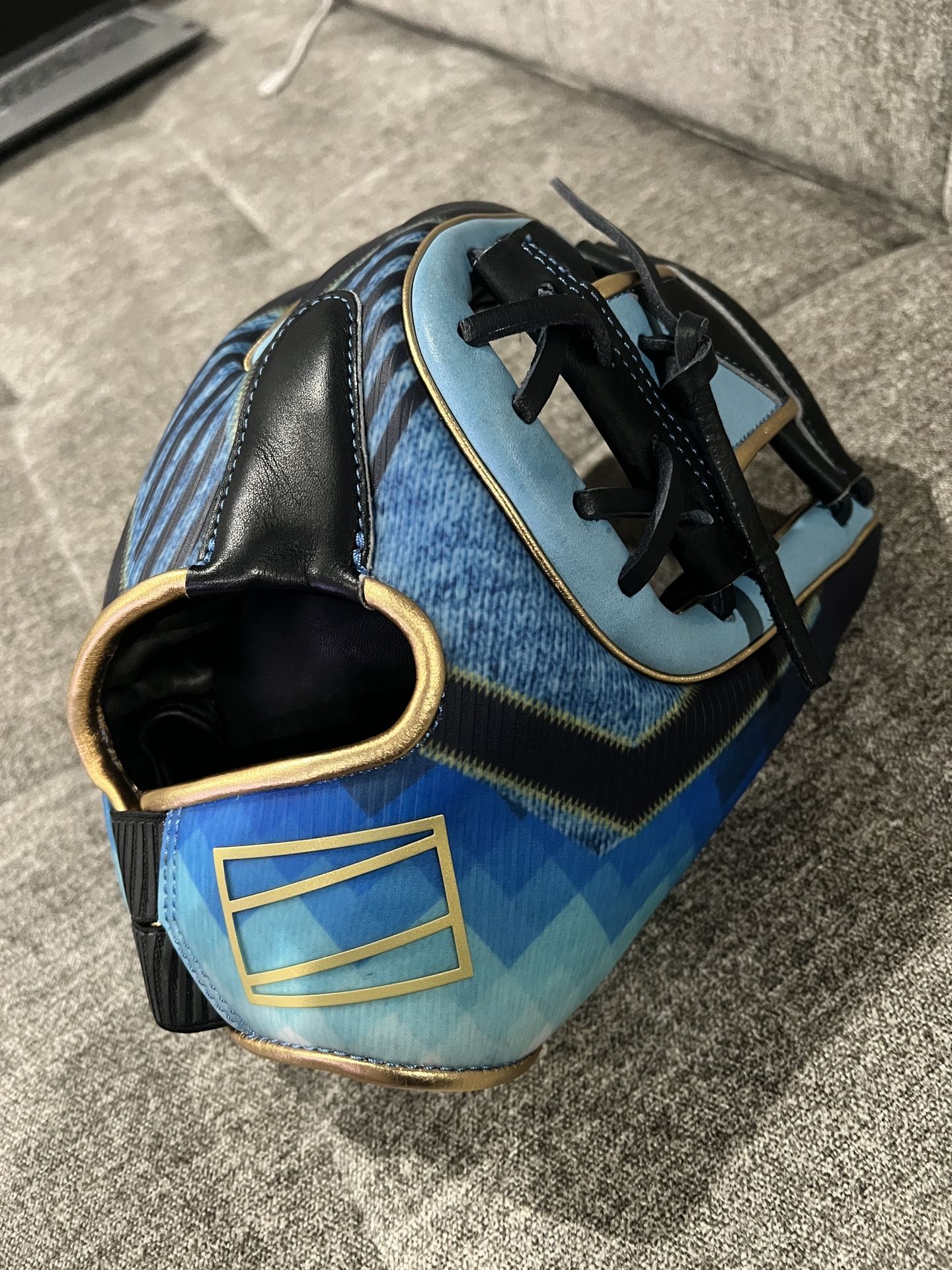 Rawlings Rev1x Baseball Glove (Like New)