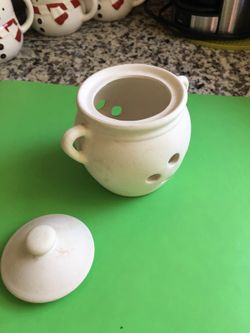 Ceramic garlic keeper