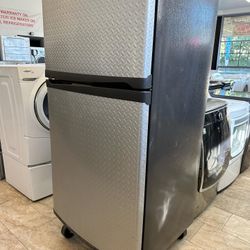 Gladiator GAFZ21XXRK 21.0 cu. ft. Freezerator Convertible Refrigerator/Freezer with 3 Adjustable Wire Shelves