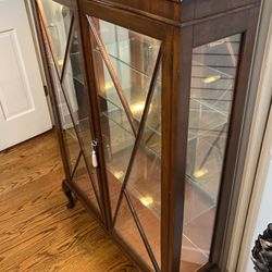 Vintage 1930’s Mahogany Curio Cabinet With Lights 