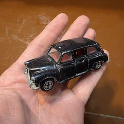 Vintage Corgi Toys Austin London Black Taxi Cab Diecast Model Used condition
Back doors open
Metal diecast