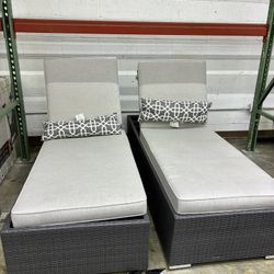 Set of 2 Wicker Outdoor Chaise Lounge Chairs with Cushions