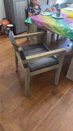 Set of 8 dinning chairs