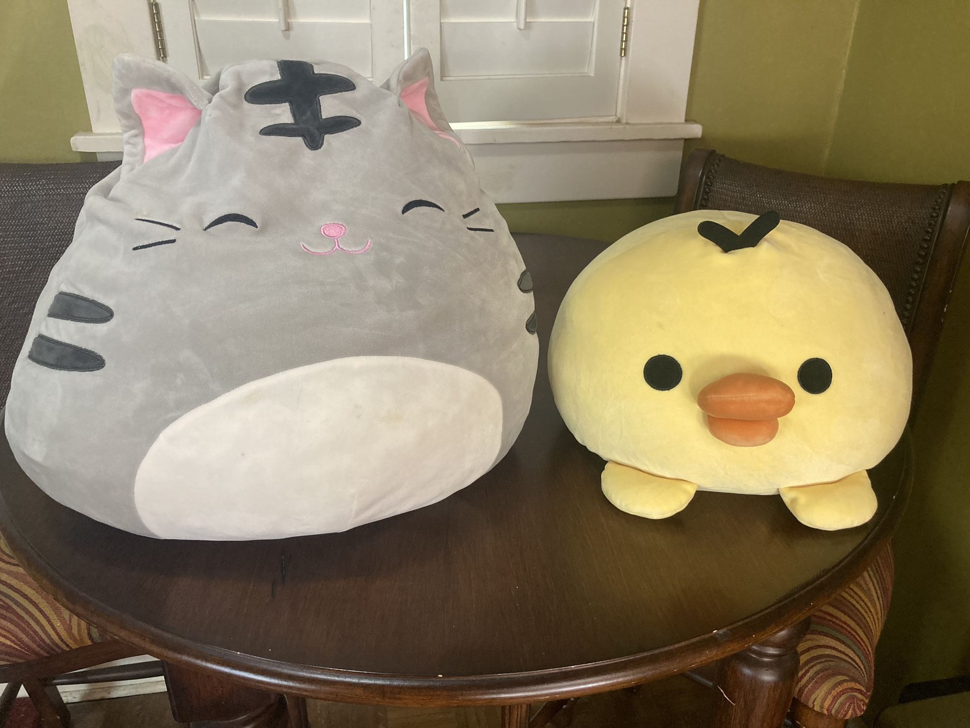 (2) Children’s Lovable Stuffed Toys
