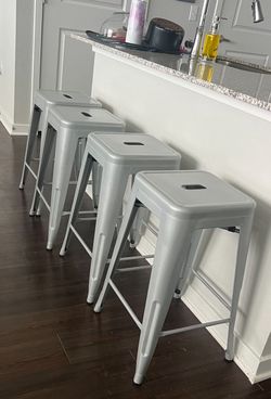 METAL STOOL