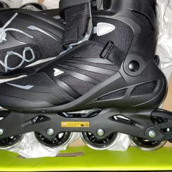 New men's skates in good condition, still in their packaging 