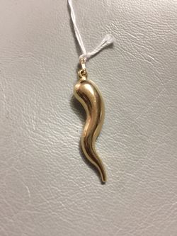 14kt Italian horn charm 37mm 14kt 💯