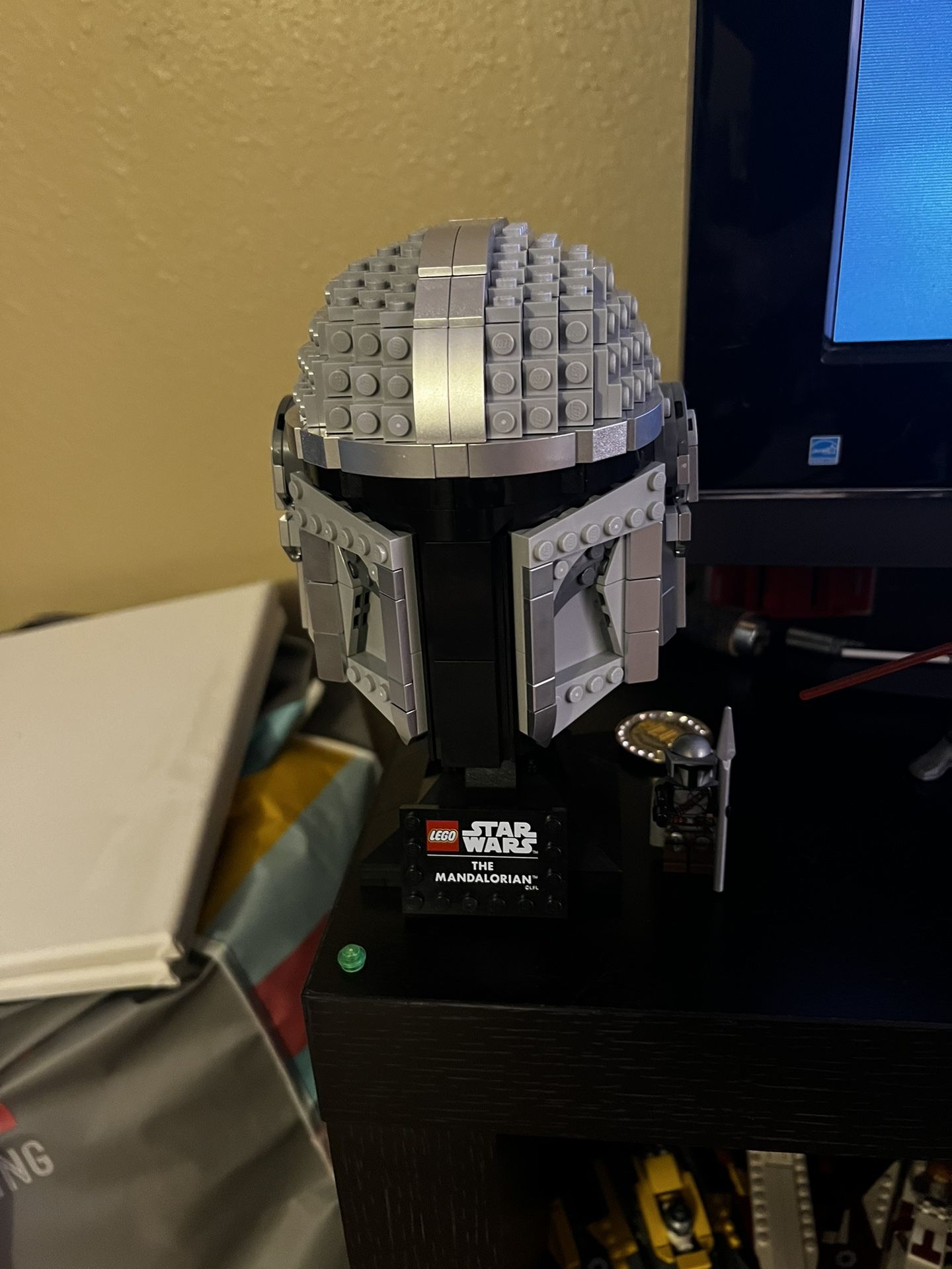 Lego Set 75338 Mandalorian Helmet 