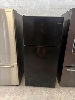 30” AMANA top freezer Black REFRIGERATOR FRIDGE REFRIGERADOR WORKING  PROPERLY WARRANTY 4 MONTHS DELIVERY SERVICES