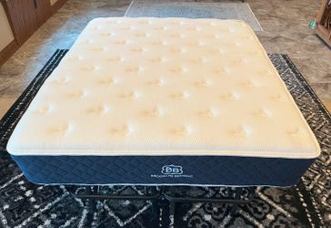 Brooklyn Bedding Signature Hybrid Queen-Size Mattress, Like New, Excellent Condition