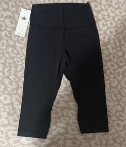 Alo Black Capris $55 **READ DESCRIPTION**