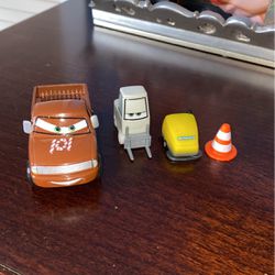 Pixar Cars Tach-o-mint Pickup And Millie With Accesorios 