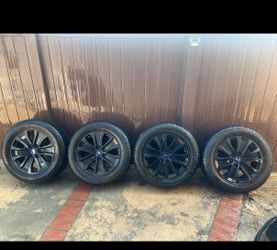 Ford F-150 FX4 20’ Black Rims w/used HancookTires in good condition