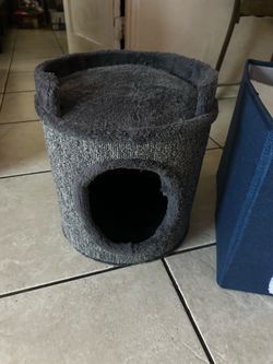 Two small cats houses.10$ each