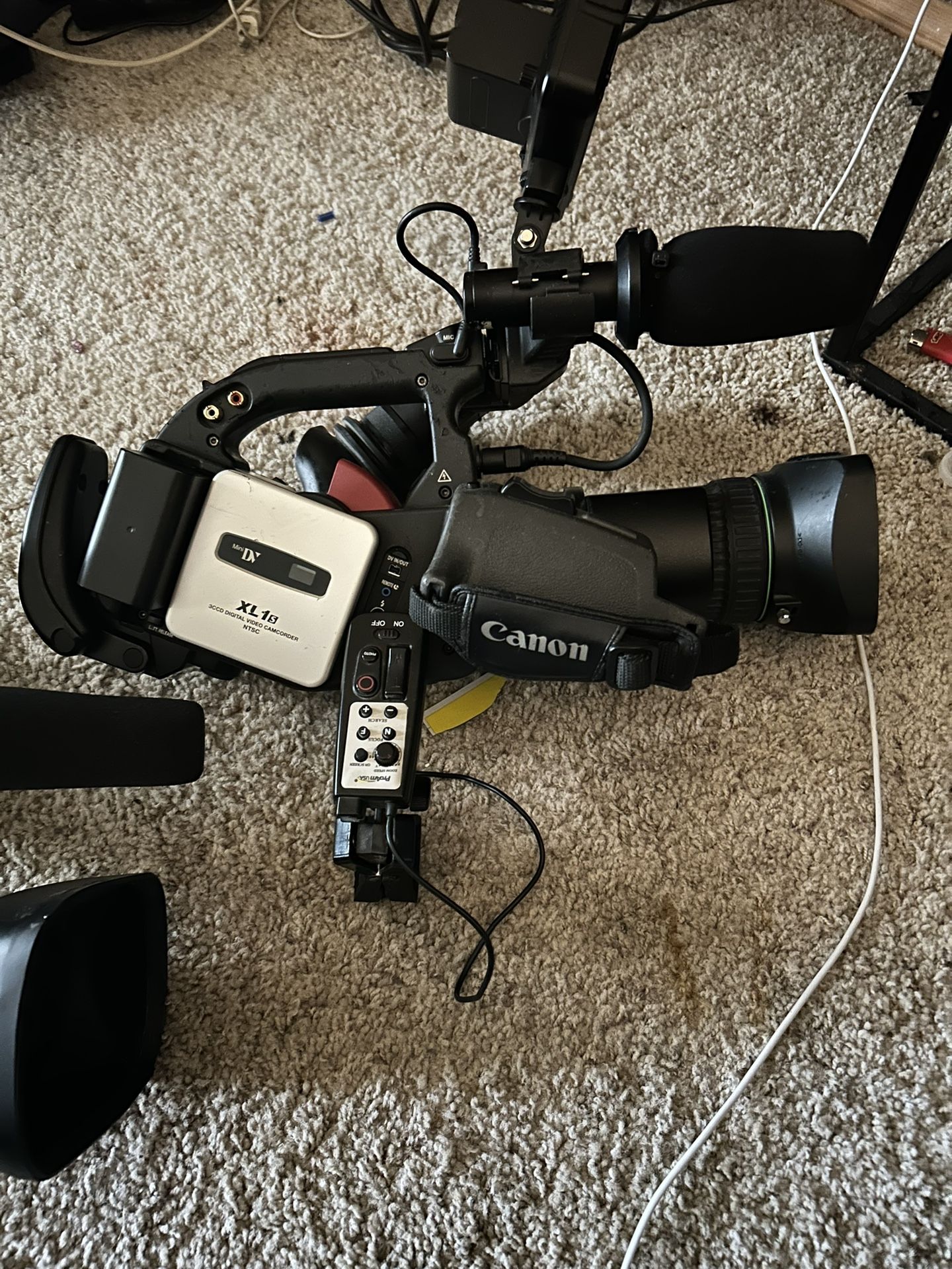 Canon Studio Recording Cameras With Top Of The Line Lenses Fully Equipped With Led Lights