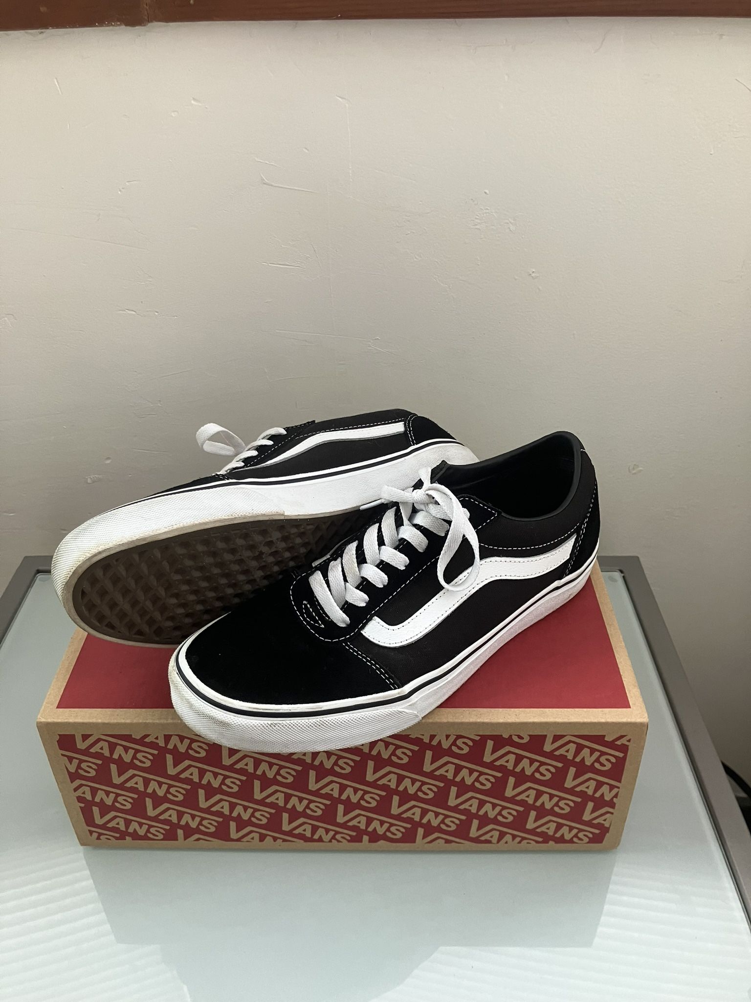 Classic Black Men’s Vans Shoes