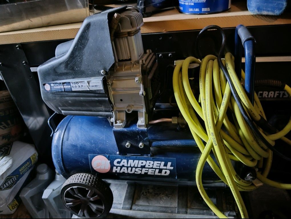 Campbell Hausfeld Compressor 8 Gallons comes with one air hose.