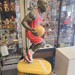 Bulls #32 Basketball Player 36" Statue