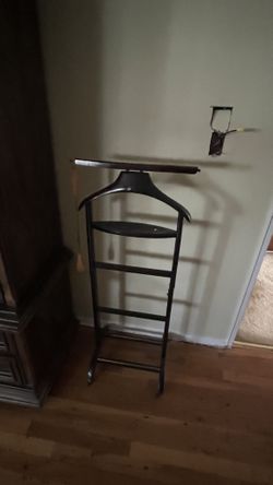 Free Cloths Hanger