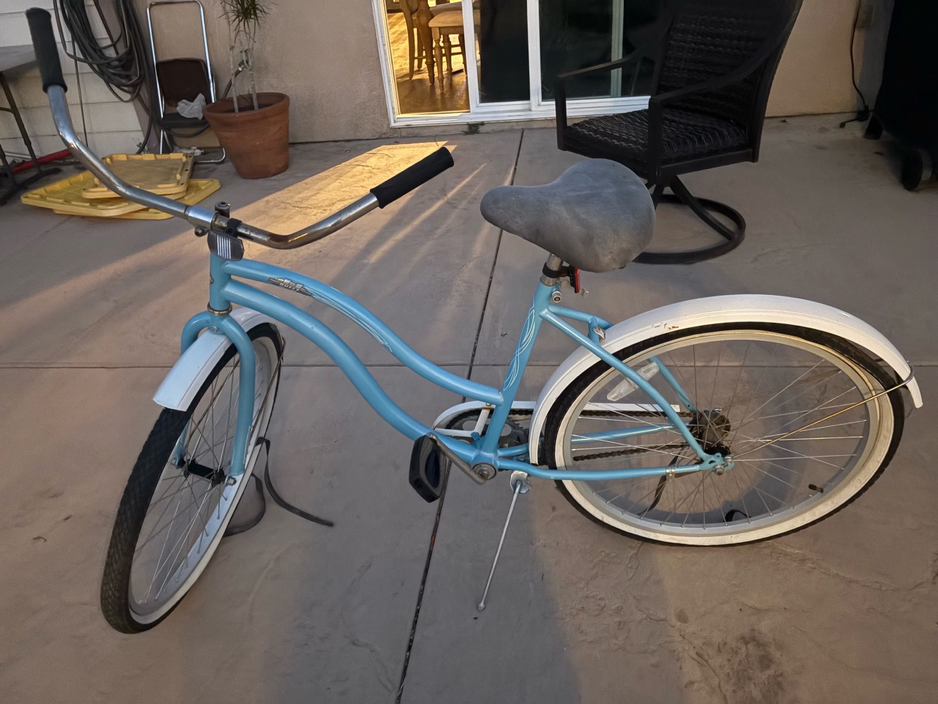 Light blue beach cruiser