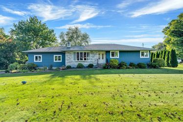 3 Beds 2 Baths