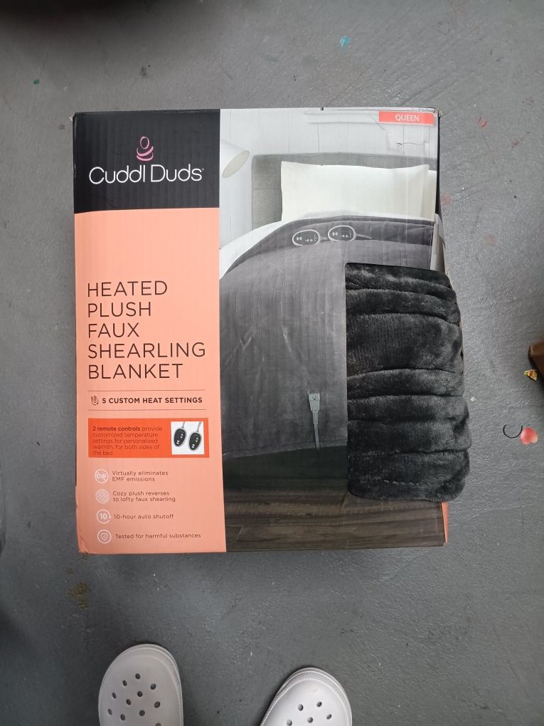 Cuddle Duds Heated Plush Faux Shearling Blanket