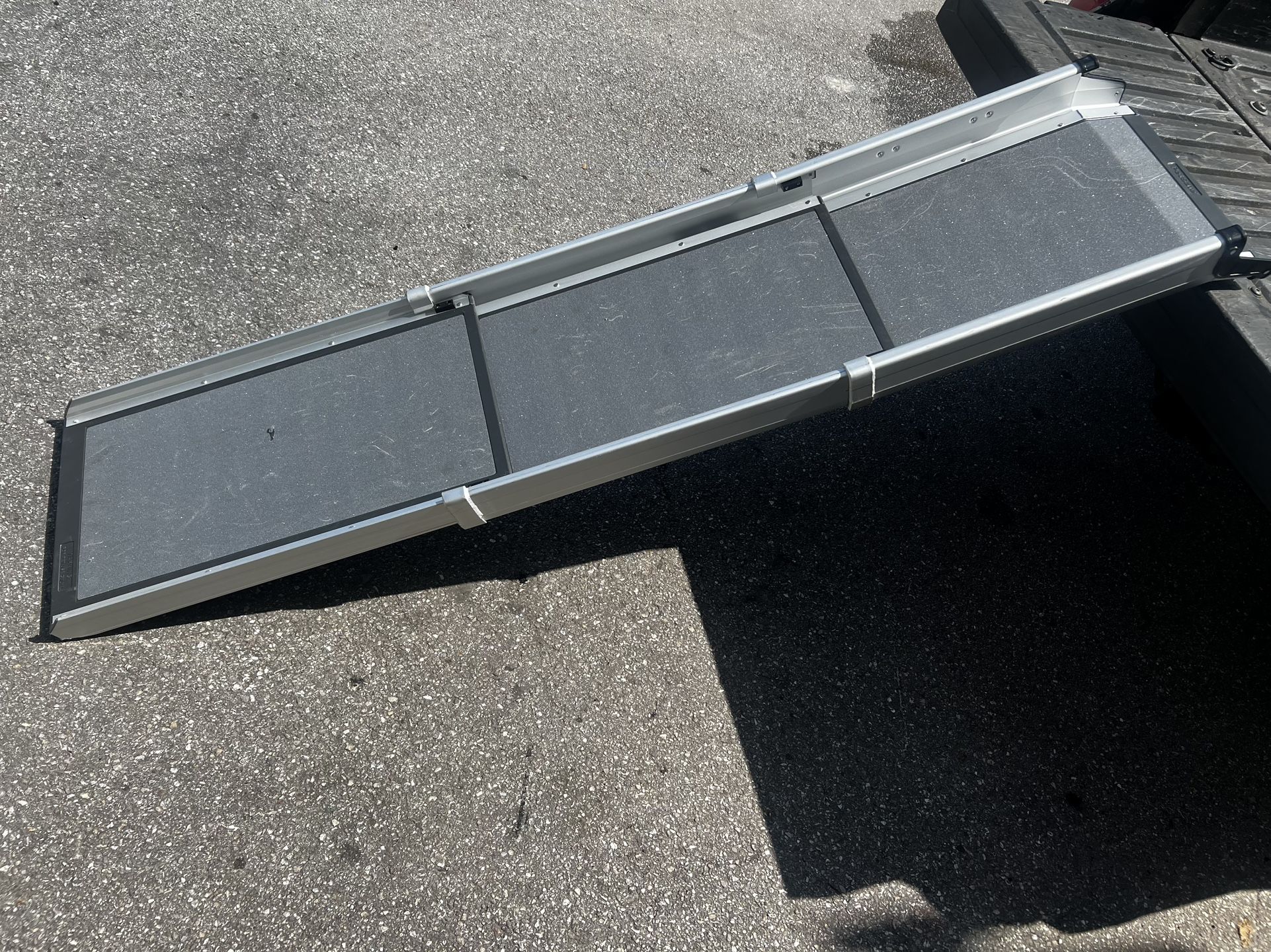 72” PetSafe Happy Ride Extra Long Telescoping Dog Ramp, Portable Pet Ramp for Cars, Trucks & SUVs with Adjustable Sizing. Max length 72in With a 300l