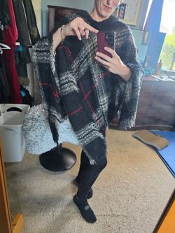Super soft comfy hooded Poncho!!