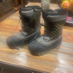 Snow ❄️ Boots 🥾 And Hiking 🥾