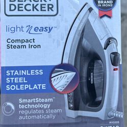 Black & Decker Light & Easy Compact Iron