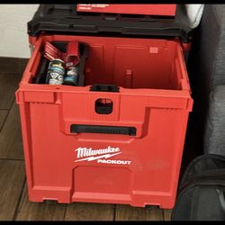 Milwaukee 19” Rolling Packout Box 