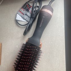 FOXYBAE Le Bounce blowout dryer brush