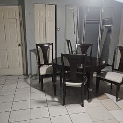 Round Table 