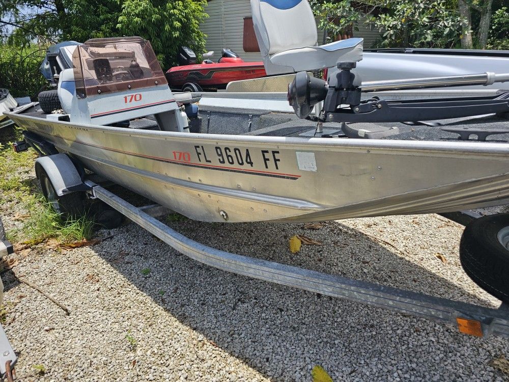 Lowe Bass Boat