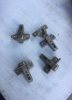Cabinet hinge