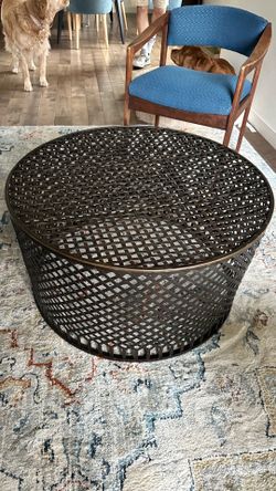 Round coffee table