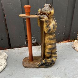 Wooden Statue PAPER TOWEL HOLDER
