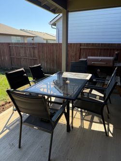Patio set in Battle Ground