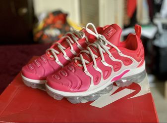 Nike WMNS VAPORMAX PLUS ‘ PINK BLAST’ Size 8