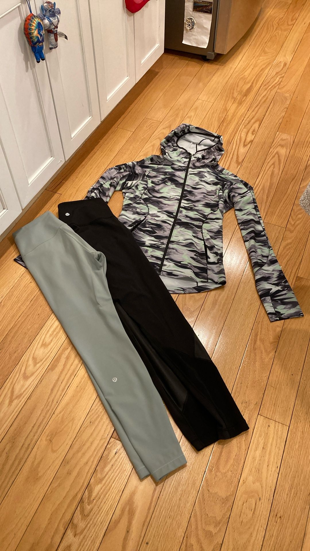 LULULEMON s MEDIUM