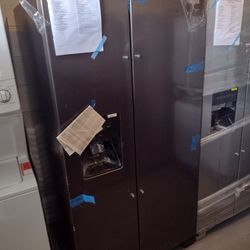 Brand new black stainless fridge, delivery available!!!