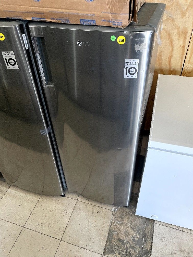 LG 20” 5.4 cubic feet upright freezer stainless steel $400